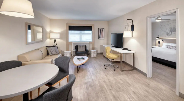 Полулюкс The Insignia Hotel, Sarnia, a Tribute Portfolio Hotel