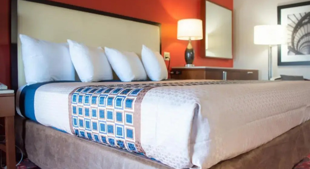 Номер Standard Spencer Inn & Suites