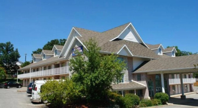 Branson Vacation Inn and Suites, Забронировать Отель Отели Table Rock Lake с парковкой, Парковка
