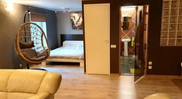 Cinema Hostel, Book Hostel / Vandrerhjem Hoteller i Rapla maakon med parkering, Parkering