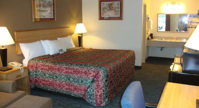 Номер Standard Econo Lodge Inn & Suites Jackson Northwest