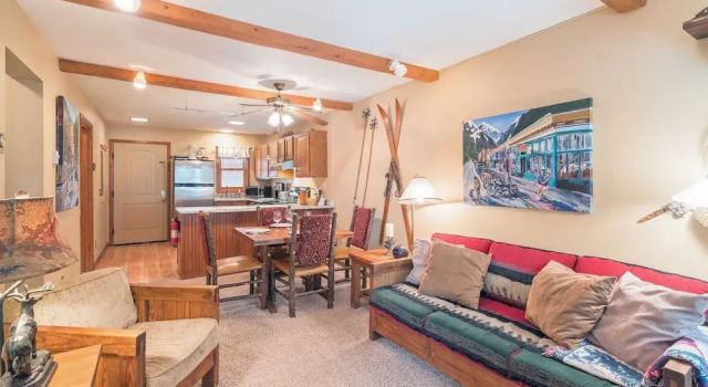 Ghostriders 5 by Avantstay 2 Bedroom Condo Near Main Street, Hiking & Skiing STR Permit #3571, Забронировать Отель Отели Telluride Ski с парковкой, Парковка