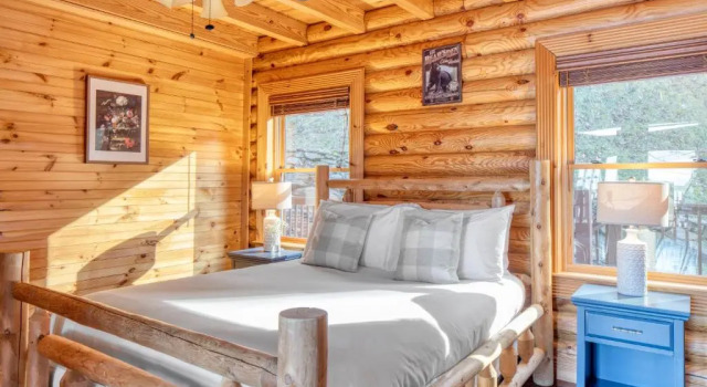 Mountain View Lodge by AvantStay, Забронировать Дом для отпуска Отели Ашвилл с парковкой, Парковка