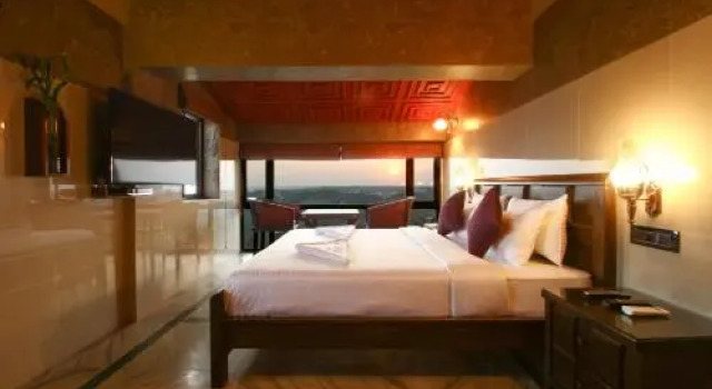 Hill Top Luxury Villa - 3 BHK || Infinity Pool, Book Villa Mapusa North Goa