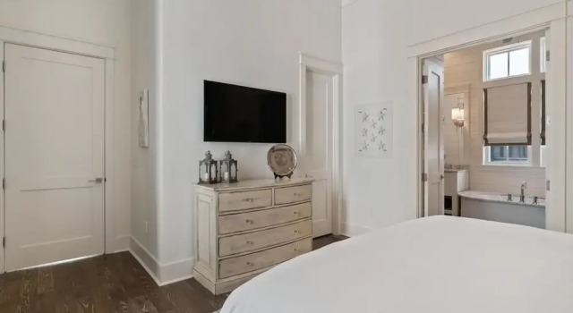 Elegantly Designed 5br/5.5bth + Bunk Nook Home In Lake District Of Watercolor Carriage House 4 Bedroom Home by RedAwning