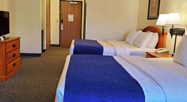 Четырёхместный номер Standard с балконом и с видом на горы Manitou Pikes Peak Hotel