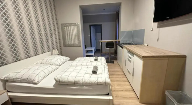 Evas Hostel - Self Check-In & Only Private Rooms, Забронировать Хостел Хольтхаузен Дюссельдорф, рядом с Фрайцайтпарк Нидерайдер-Вельдхен