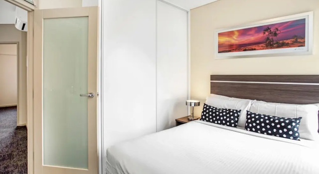 Двухместный номер Deluxe с 2 комнатами с балконом Hume Serviced Apartments