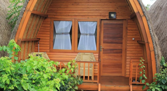 Бунгало с балконом и с красивым видом из окна Damai Bungalows