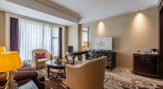 Люкс Deluxe Chongqing Jiangbei Airport Grand Rezen Hotel