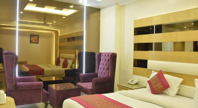 Двухместный номер Deluxe Aman Continental With Restaurant - 5Mins from Connaught Place ,Railway Station & Metro