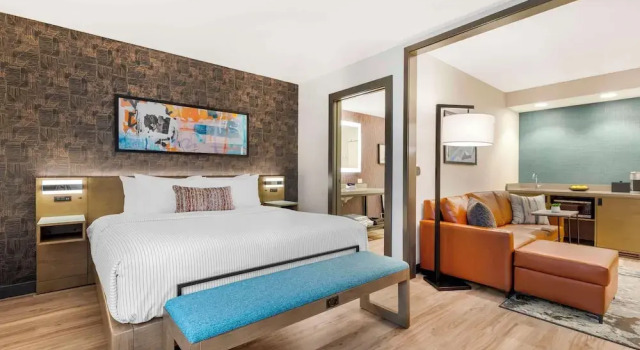 Двухместный люкс Cambria Hotel Denver Downtown RiNo