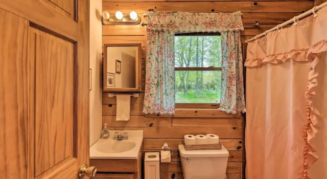Коттедж Cozy Colorado Cabin w/ Deck, Grill & River Access!
