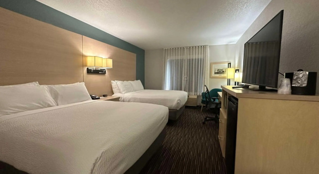 Holiday Inn Express Watertown, Rezervați Hotel Watertown Wisconsin