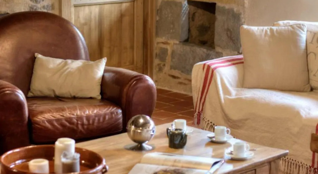 Gîte Saint-Just-la-Pendue, 5 pièces, 8 personnes - FR-1-496-50, Prenota Hotel Hotel a Alvernia con parcheggio, Parcheggio