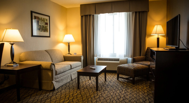 Holiday Inn Express & Suites Milford by IHG
