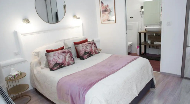 Двухместный номер Standard с видом на бассейн HOTEL DES DAUPHINS