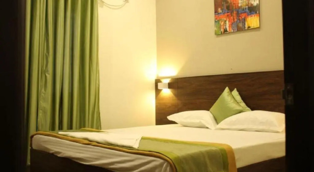Полулюкс Hotel Grand Gaayatris