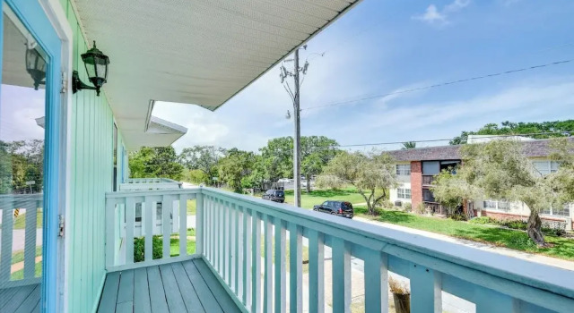 Апартаменты с 3 комнатами с балконом New Smyrna Beach Vacation Rental < 1/2 Mi to Beach