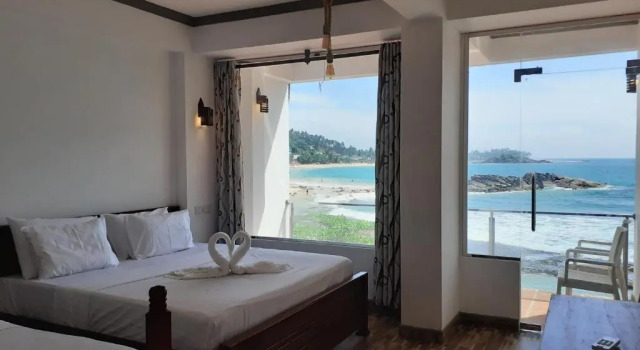 Трёхместный номер Superior c 1 комнатой рядом с пляжем Coral Beach Hotel