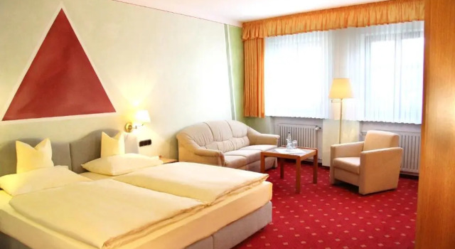 Standart üç kişilik oda Goldener Schwan Hotel Garni