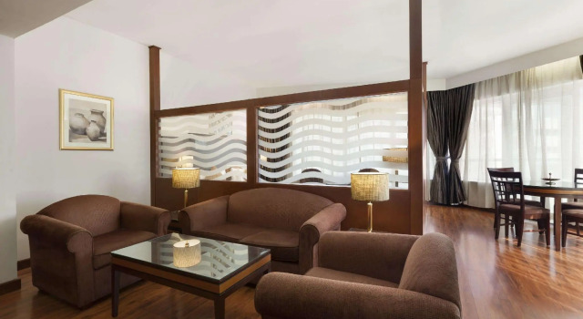 Двухместный люкс Отель Howard Johnson by Wyndham Bur Dubai