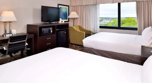 Четырёхместный люкс Elimwood Hotel, a Ramada by Wyndham