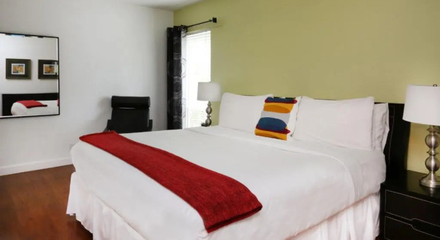 Люкс The Cabanas Guesthouse & Spa - Gay Resort catering to Gay Men