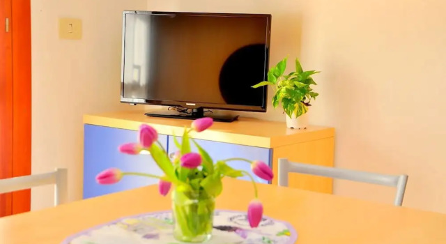 Enjoy Sun, Sand, and Shopping in our Studio, Забронировать Отель Отели Бибионе-Пинеда с парковкой, рядом с Долина Вальгранде, Парковка