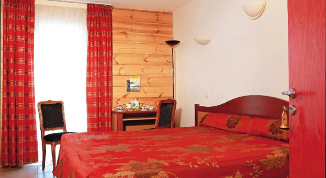 Двухместный номер Standard Logis Hôtel & Restaurant des Lacs