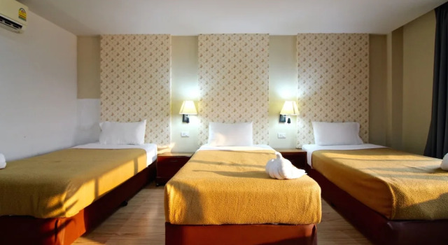 Трёхместный номер Standard с балконом Phornpailin Riverside Resort