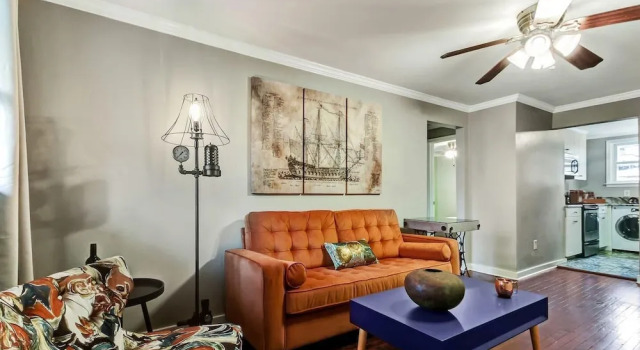 Vibrant, Colorful Condo Building With Backyard Firepit and Games, Rezerwuj Hotel Savannah Georgia