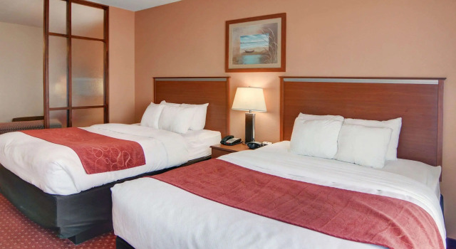Четырёхместный люкс Quality Suites Near Cedar Creek Lake