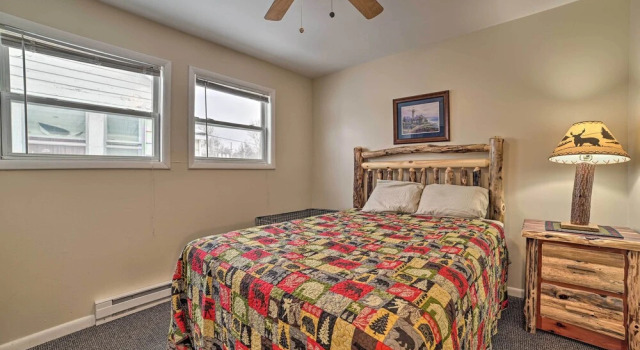 Коттедж Cozy Houghton Lake Heights Cottage w/ Private Yard