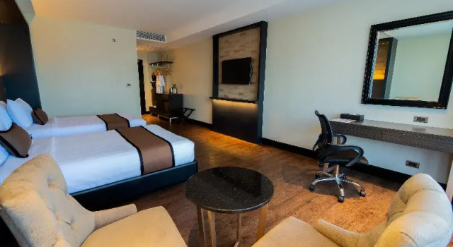 Двухместный номер Deluxe MetroCentre Hotel
