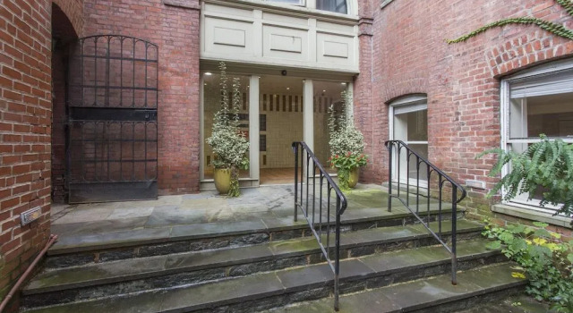 Chateau She Shed - Rittenhouse - A Taste of Paris, Забронировать Отель Филадельфия Philadelphia Metropolitan Area, рядом с Camp William Penn Headquarters Site