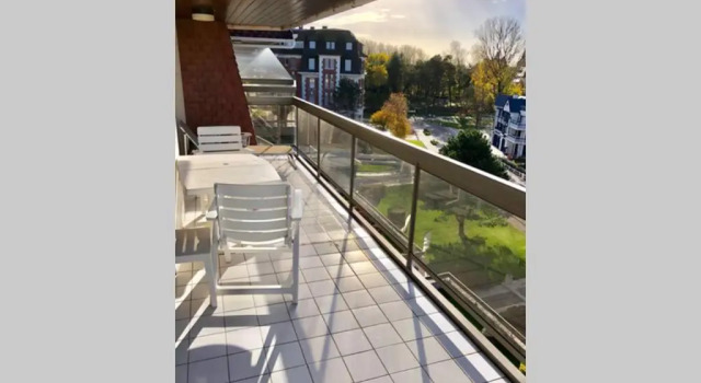Апартаменты Appartement triangle d'or terrasse garage fermé
