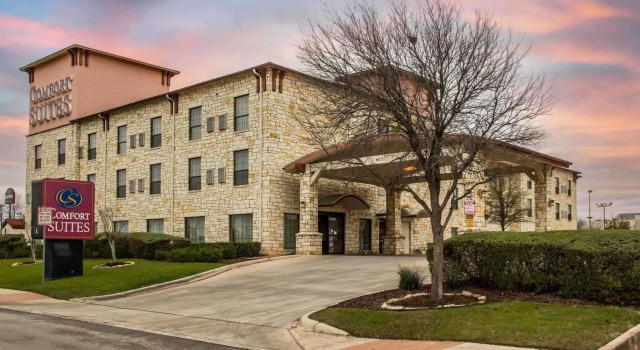 Четырёхместный номер Standard Comfort Suites San Antonio SeaWorld - Lackland AFB