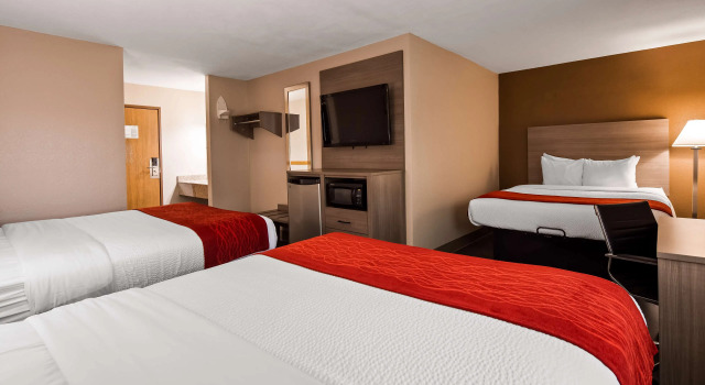 Шестиместный номер Standard SureStay Plus Hotel by Best Western Kearney