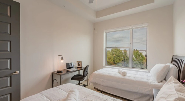Corporate Apartments Deep Ellum, Забронировать Апартаменты/квартира Отели Далласа с парковкой, рядом с Booker T. Washington School for Performing &amp; Visual Arts, Парковка