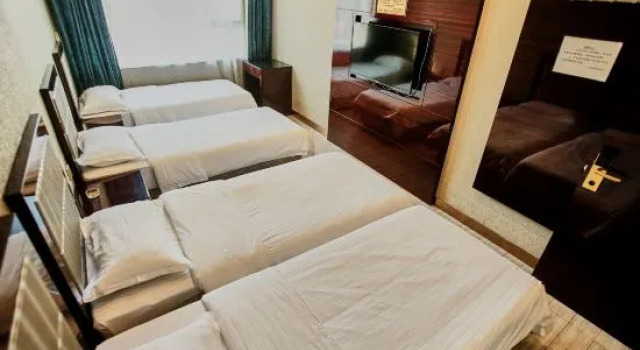 Кровать в общем номере Xiyuanquan Bathhouse Mansion
