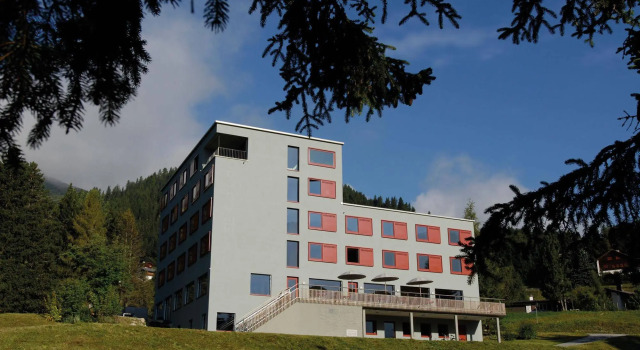 Youth Hostel Valbella-Lenzerheide, Book Hostel / Vandrerhjem Vaz-Obervaz Grisons
