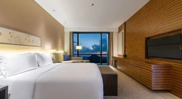 Люкс с видом на горы New World Guiyang Hotel