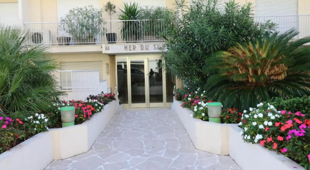 Апартаменты Amazing Sea View 2 Bedroom Front of the Beach 303