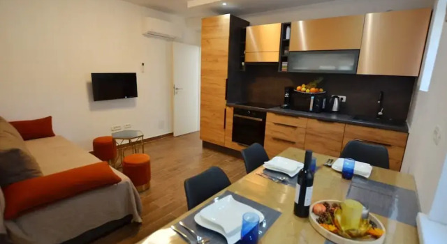 Warm and Welcoming Apartment With Balcony