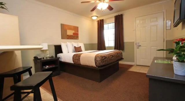 Люкс Family Garden Inn & Suites