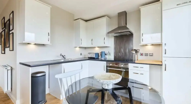 The Enfield Sanctuary - Modern 1bdr Flat With Balcony, Varaa Huoneisto Asunnot kohteessa Merseyside, Huoneisto