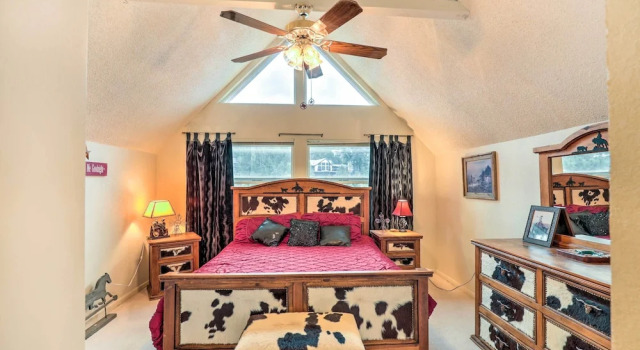 Коттедж A-frame Ruidoso Retreat w/ Deck, Grill & Views!
