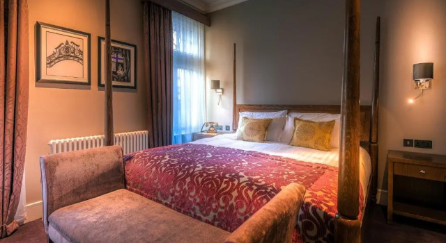 Номер Luxury Bishops Gate Hotel