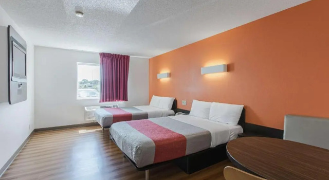 Четырёхместный номер Standard Motel 6 Omaha - Central